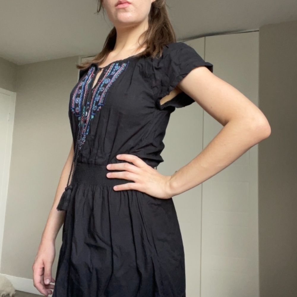 Western style dress - Picture 3 of 3